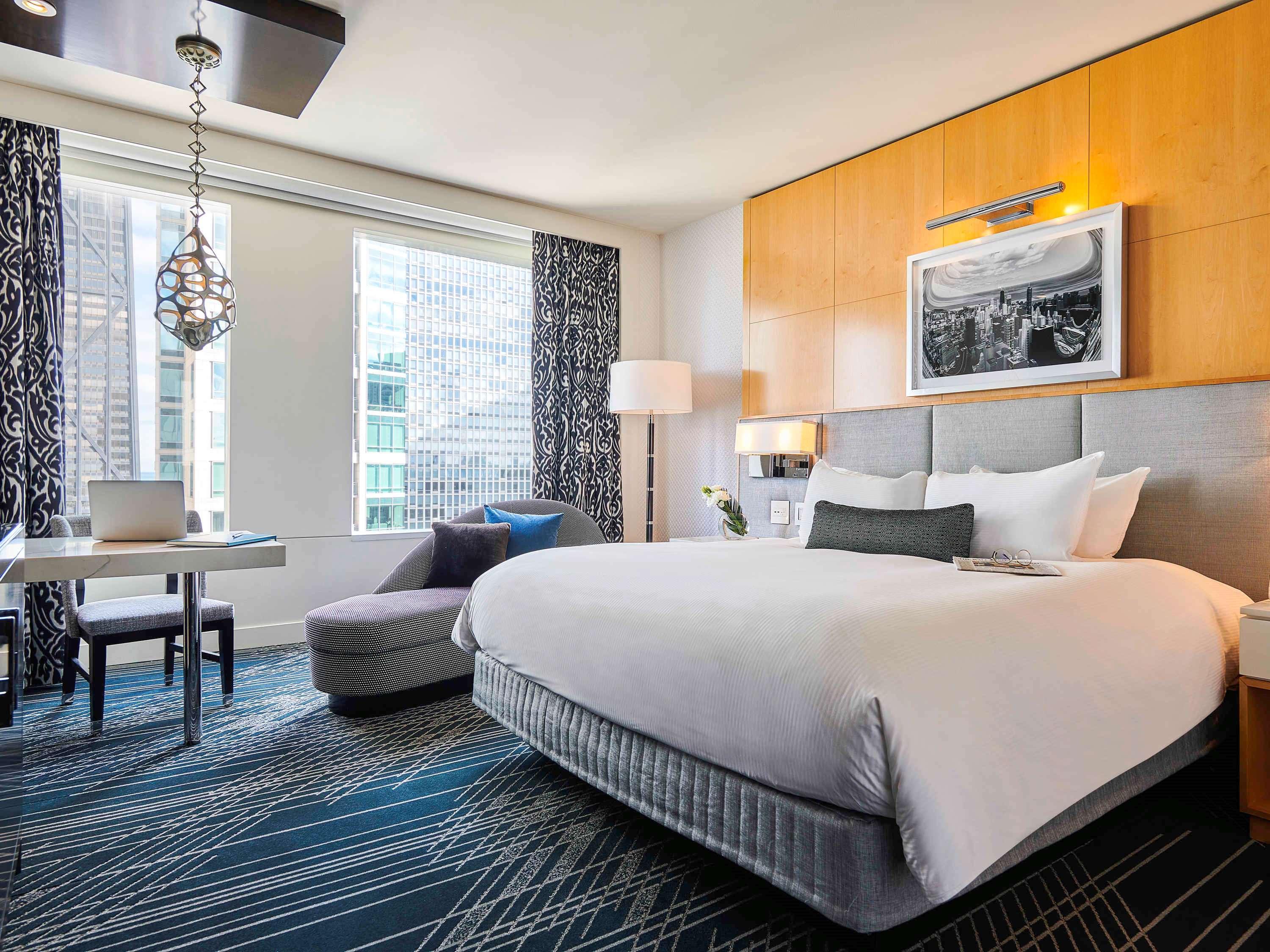 Sofitel Chicago Magnificent Mile Hotel Exterior photo A guest room at the Hotel Commonwealth