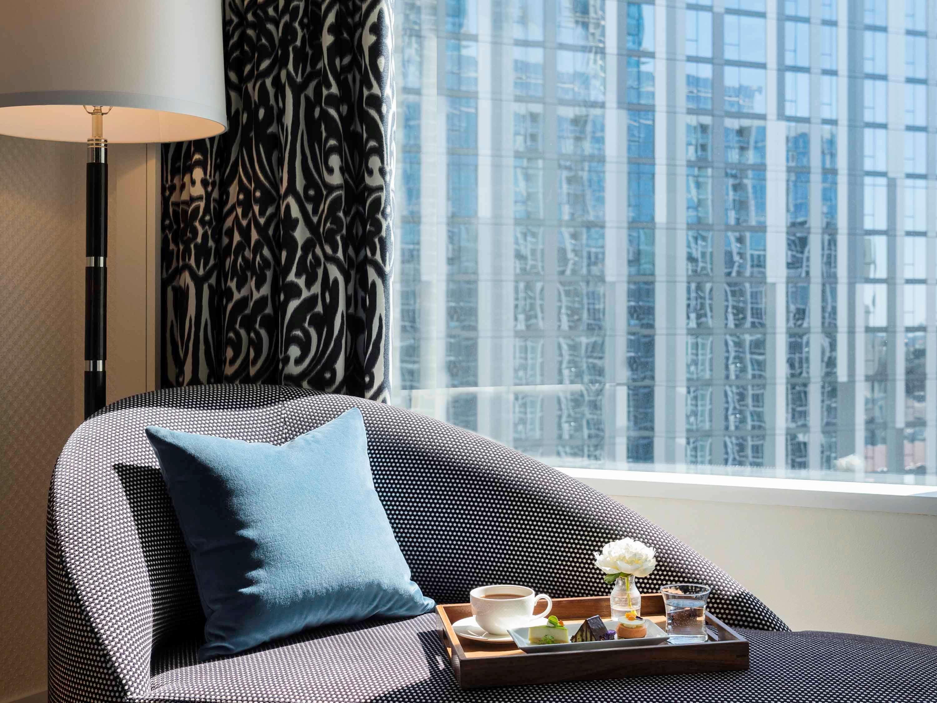 Sofitel Chicago Magnificent Mile Hotel Exterior photo A room at the hotel