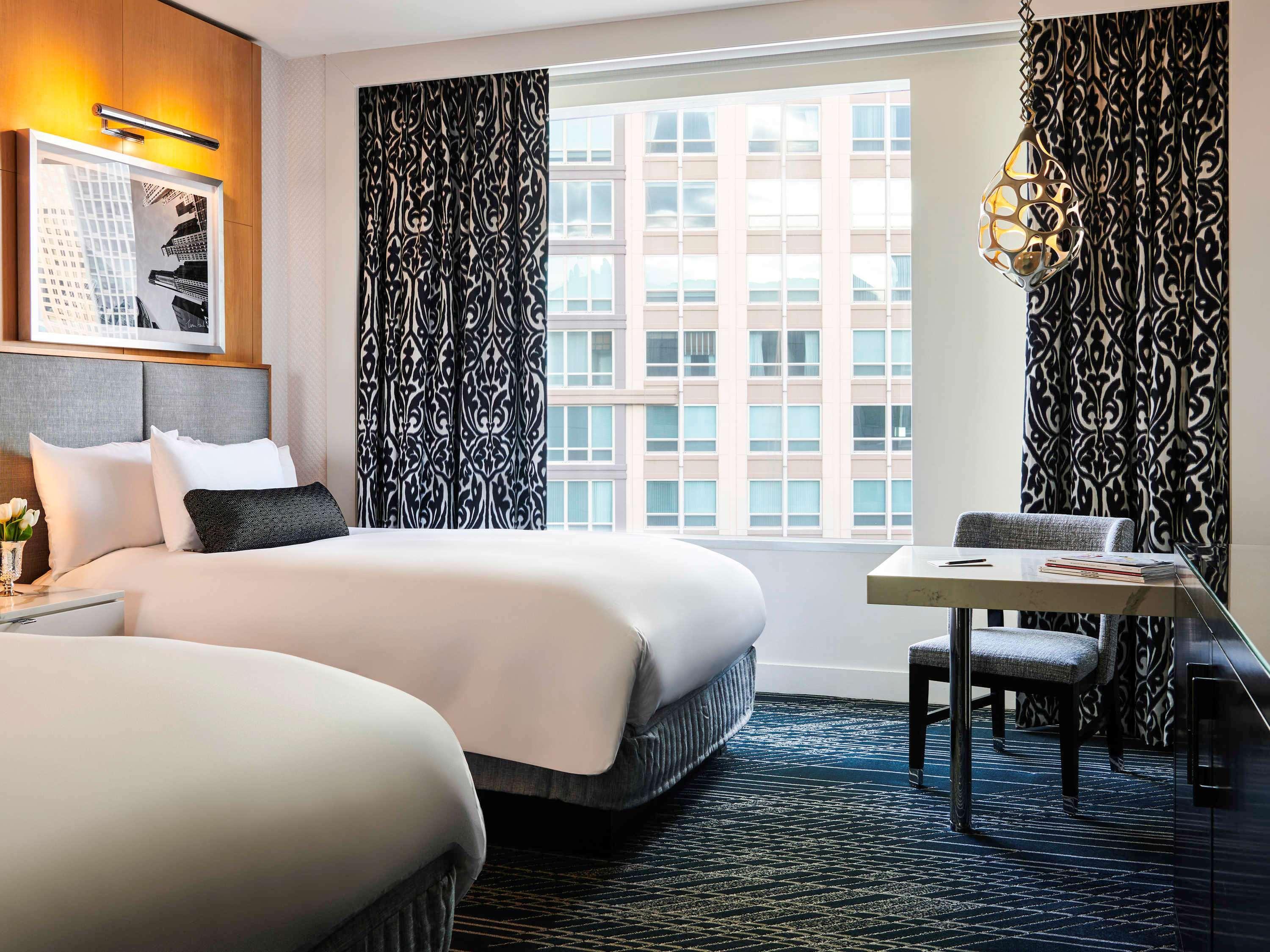 Sofitel Chicago Magnificent Mile Hotel Exterior photo A guest room at the Hotel Commonwealth