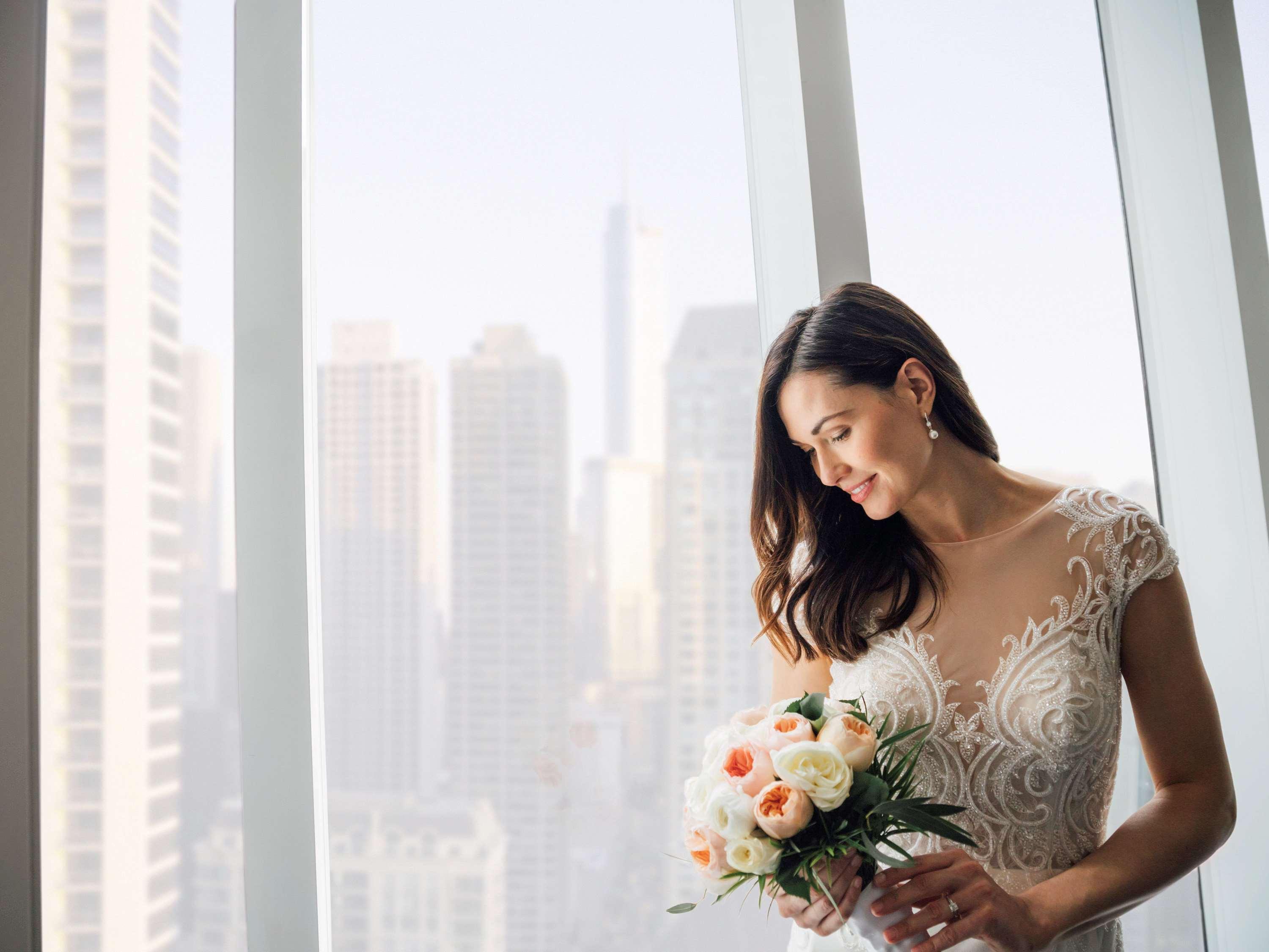 Sofitel Chicago Magnificent Mile Hotel Exterior photo A bride in a wedding dress