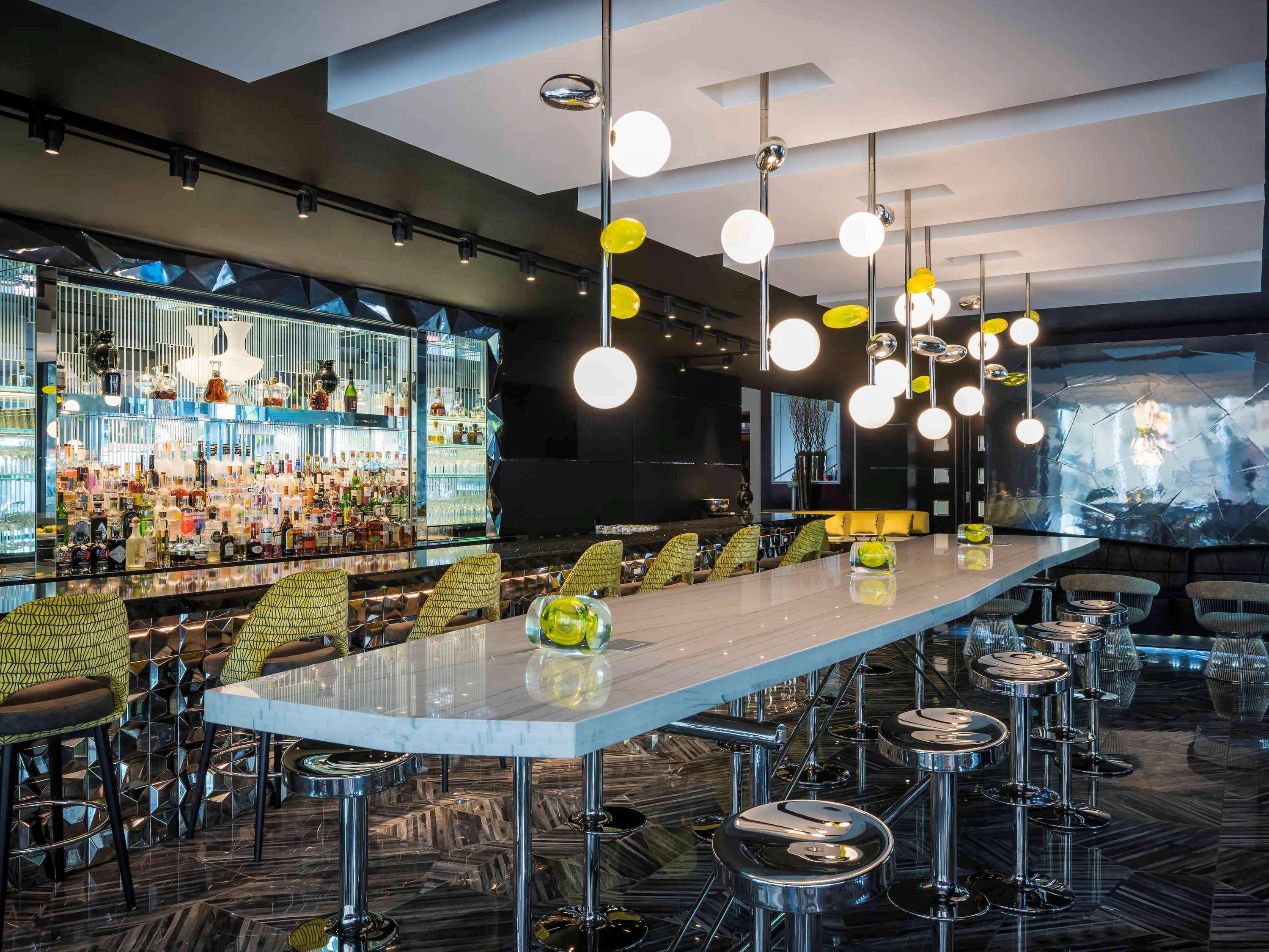 Sofitel Chicago Magnificent Mile Hotel Exterior photo The bar at the 2012-opened lounge