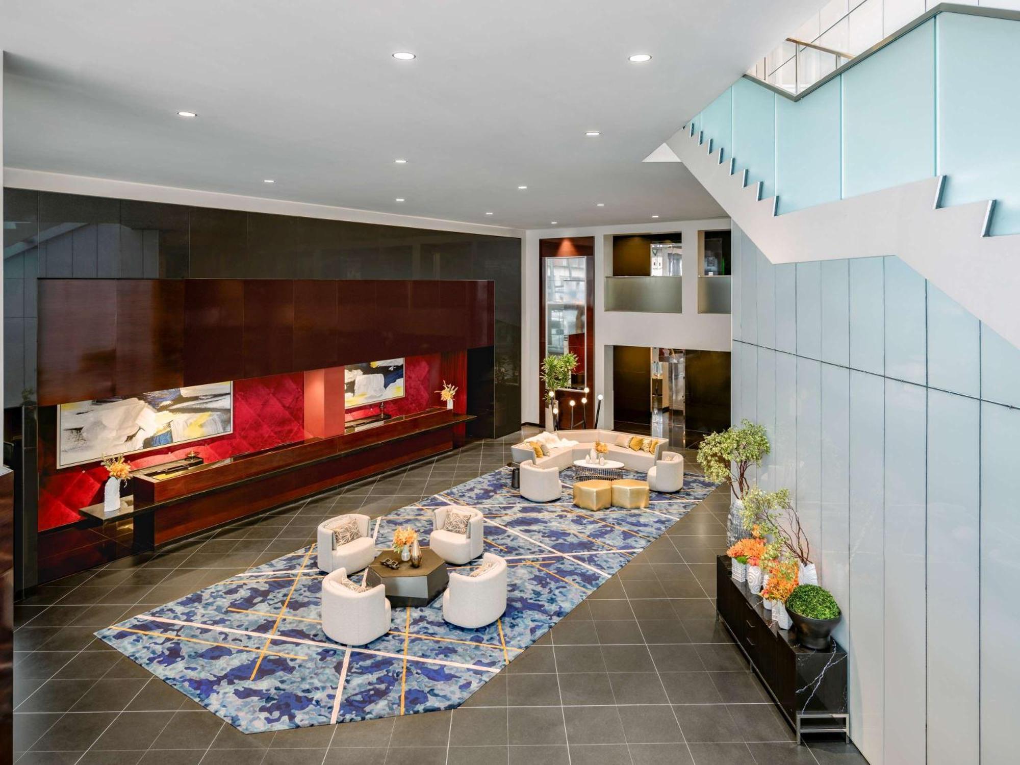 Sofitel Chicago Magnificent Mile Hotel Exterior photo The lobby of the hotel